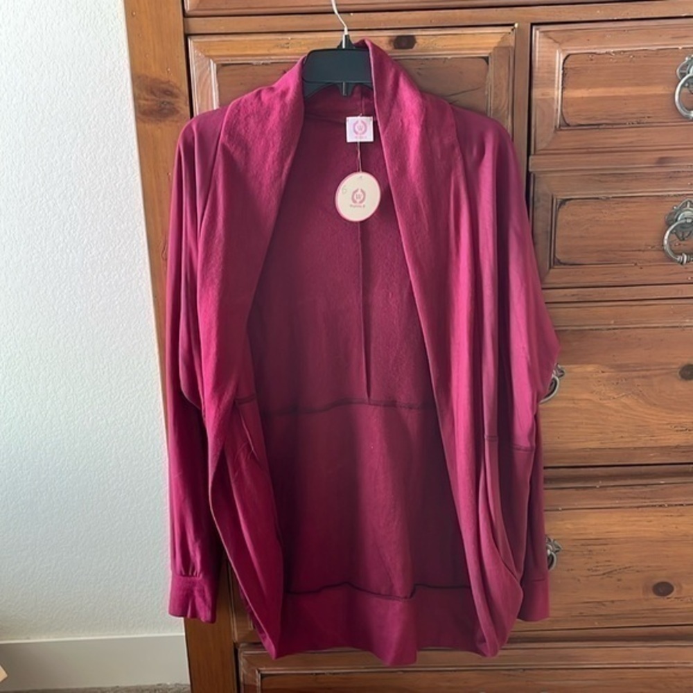 Wanna B Women’s Burgundy Cardigan Size Medium NWT